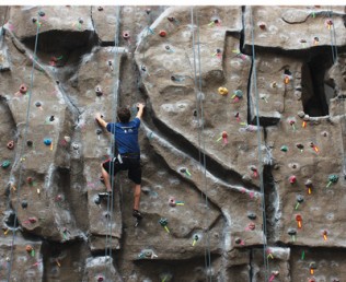 UIC News intern climbs rock wall