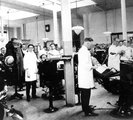 Dentistry clinic in the 1920s