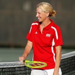 Jana Knoppe & coach Shannon Tully talk at the tennis net