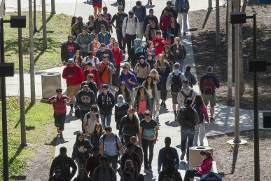 students passing between the Science and Engineering Laboratory buildings