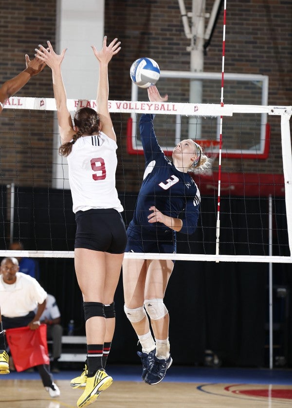 Volleyball captures win at Green Bay | UIC Today