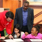Alfred Tatum oversees a UIC student tutoring elementary students