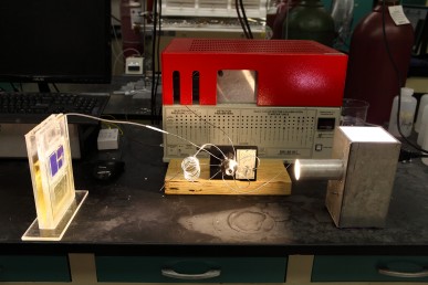 Solar cell converts atmospheric CO2 directly into syngas.