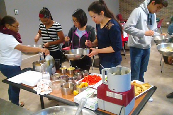 students learning to cook diabetes-friendly meals