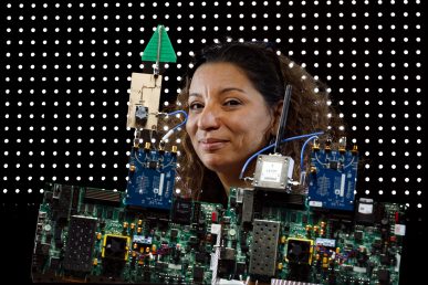 Portrait of ECE Associate professor Besma Smida poses for a photo with a Single-antenna in-band full-duplex systems at UIC Engineering