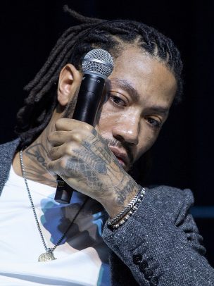 Derrick Rose gets teary-eyed as talks about leaving a game while playing for the Knicks during Everyone Has a Story's #TheRightConversation panel discussion at the UIC Forum.