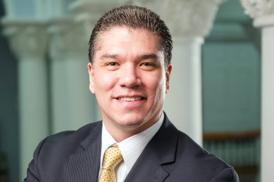 Javier Reyes, an expert in global economic matters, an award-win