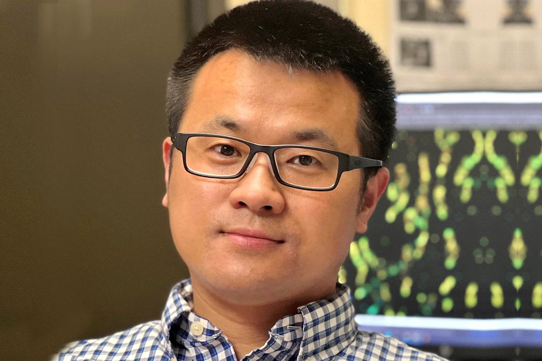 Ying Hu, UIC assistant professor of chemistry