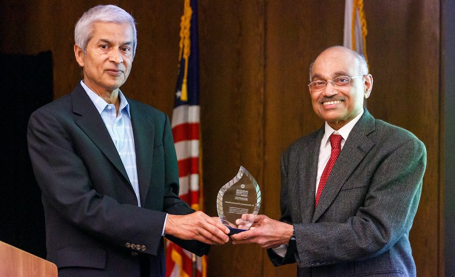 Professor Kalyanasundaram accepts the UIC Innovator of the Year Award from Suseelan Pookote. (Photo by Adam Biba, UIC Creative & Digital Services)