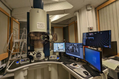 The JEOL JEM-ARM200CF scanning transmission electron microscope