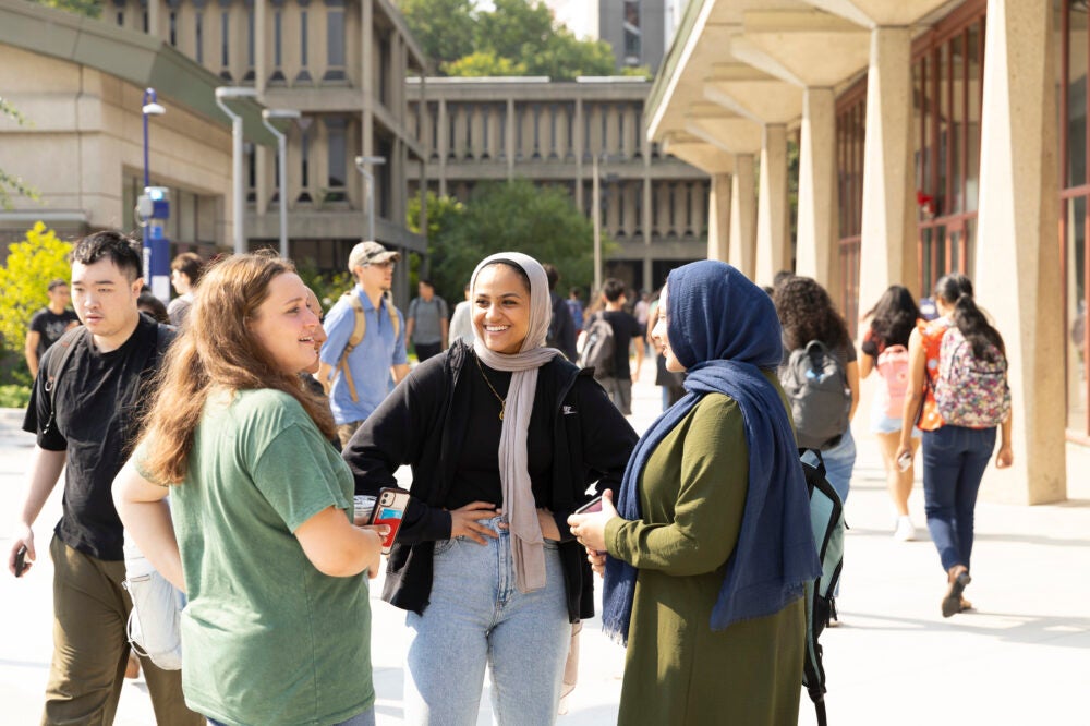 Students chatting in between classes during their first week of the fall semester, 2023. Photography by Jenny Fontaine