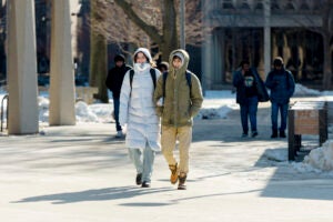 Students walking to class on a winter day. Photo by Martin Hernandez/UIC