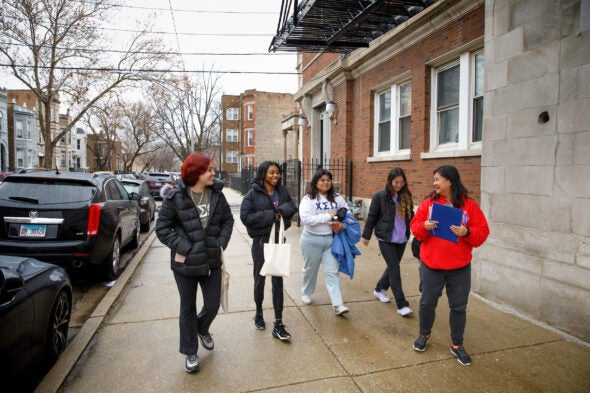 UIC volunteers head into the community for a day of service in January 2023. This year's MLK Day of Service will be held Jan. 20. (Photo: UIC Creative and Digital Services)